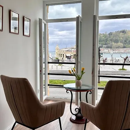 On La Concha - Iru * سان سيباستيان