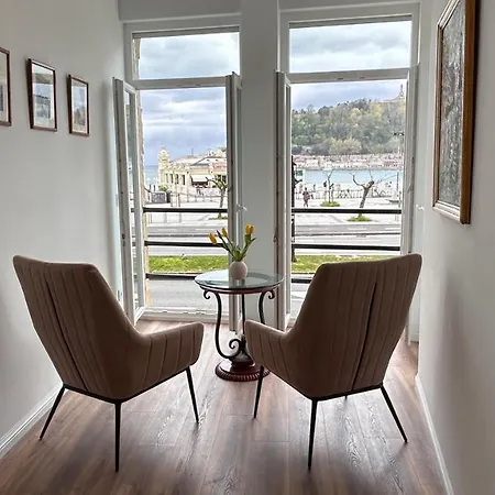 On La Concha - Iru San Sebastián