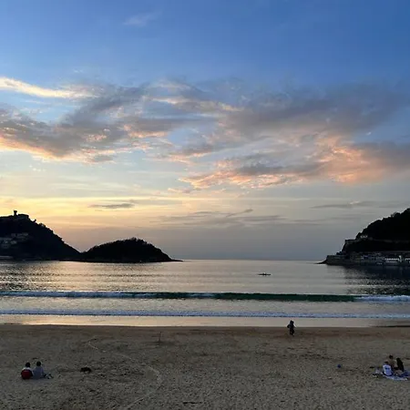 On La Concha - Iru San Sebastián